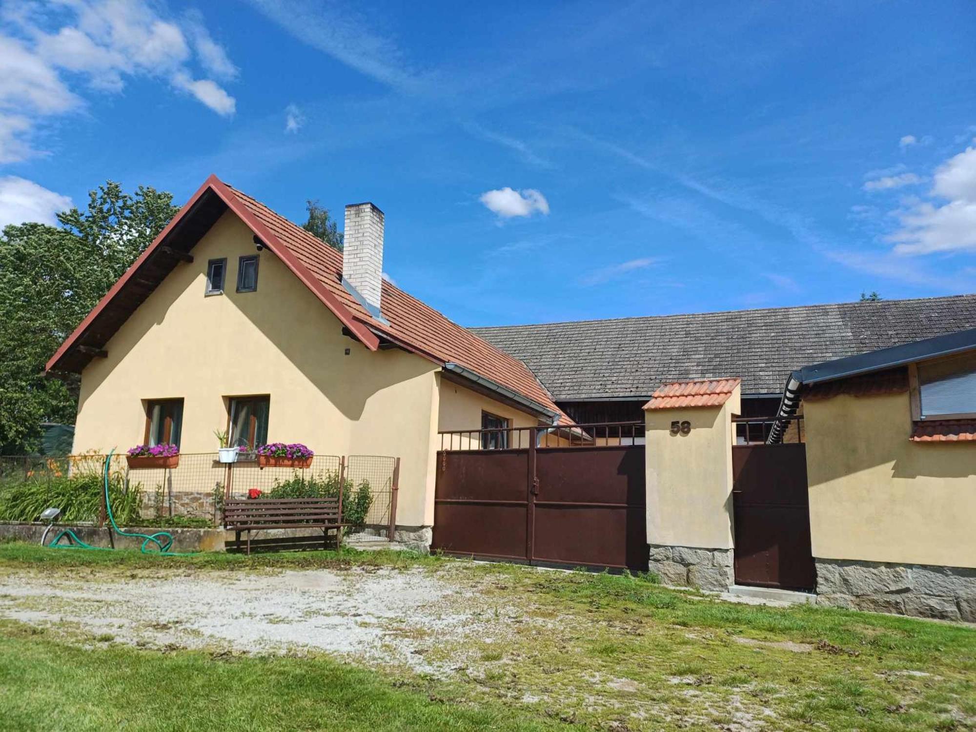 Ubytovani Dobesov Guest House Cernovice  Exterior photo